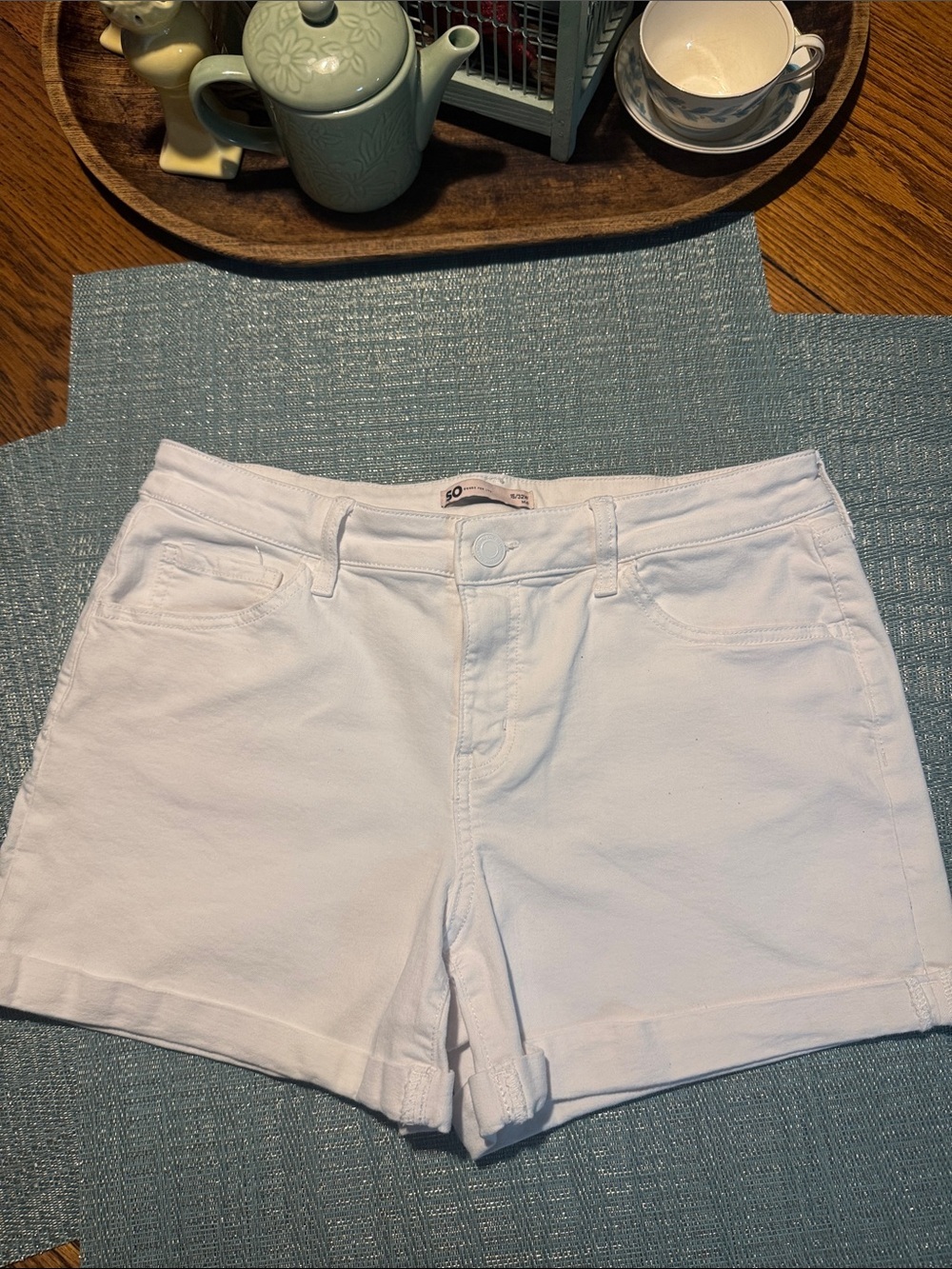 SO Goods for Life Women's White Denim Shorts. Size 15/32W Midi cuffed